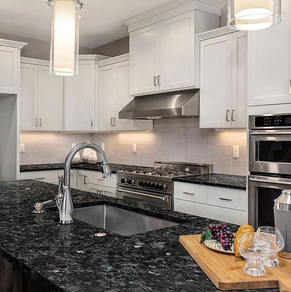 đá granite ốp bếp