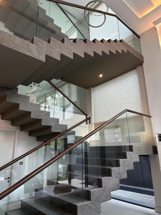 đá lát cầu thang