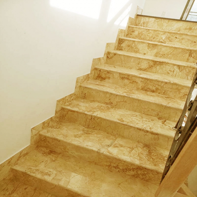 đá marble vàng vân mây