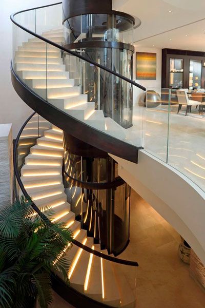 Nhà phố hiện đại: kết hợp đá granite với lan can kính cho cảm giác thông thoáng.