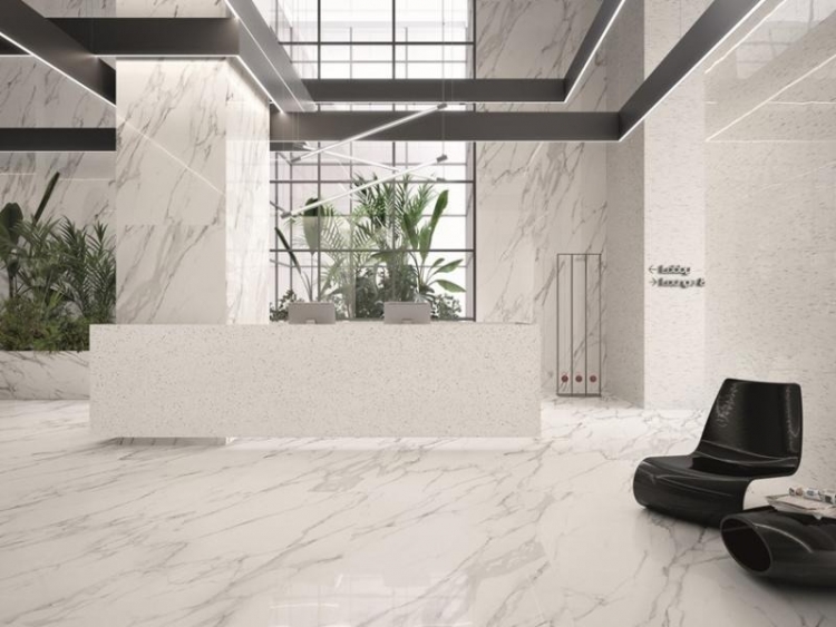 Tạo điểm nhấn sang trọng, đặc biệt khi kết hợp với đèn hắt hoặc kính phản chiếu.