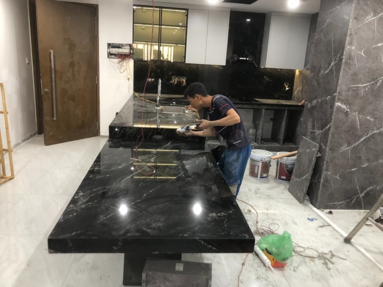 Ốp bàn bếp, đảo bếp, quầy bar: phá cách ấn tượng, không “đụng hàng” với các mẫu đá phổ thông