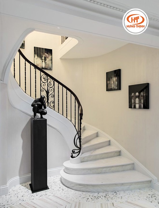 Mẫu bậc đá phối cổ ấn tượng cho nhà ống 3 tầng.