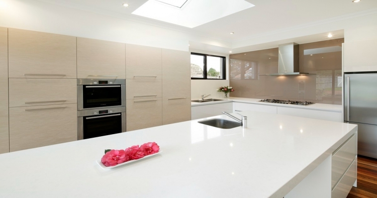 Vicostone Onyx White ốp bếp