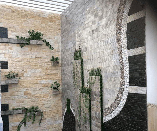 đá ốp giếng trời đẹp