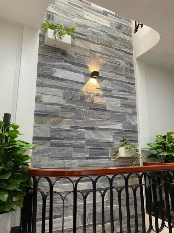 đá ốp giếng trời đẹp