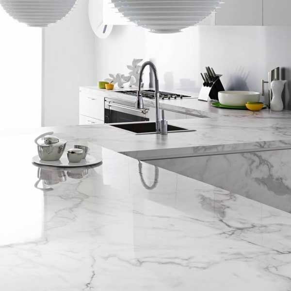 Đá trắng vân mây ốp mặt bếp nấu