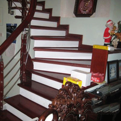 cầu thang đá đỏ cổ trắng