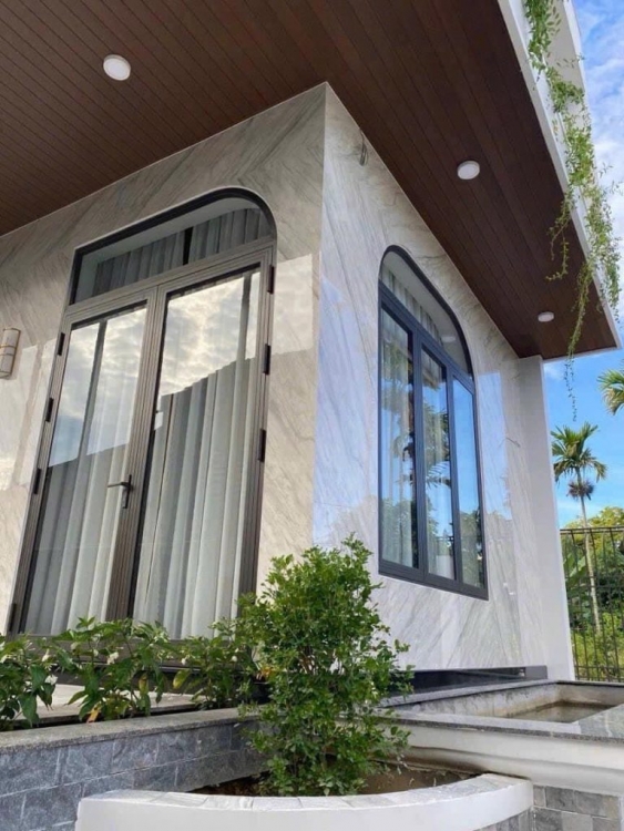 đá ốp tường mặt tiền