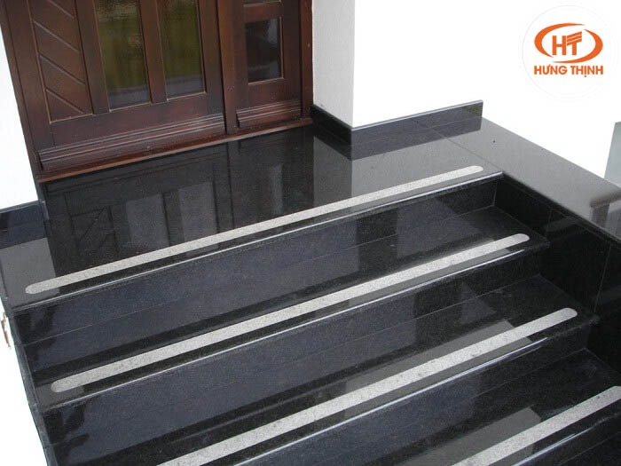 Góc nhìn gần cho thấy chi tiết ghép nối đá tinh xảo.