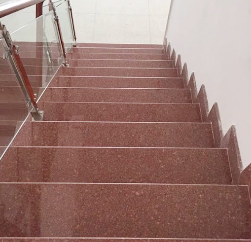 đá granite cầu thang