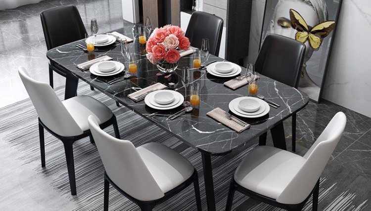 Mẫu bàn ăn đá thạch anh đen vân trắng tạo điểm nhấn mạnh mẽ, mang lại vẻ đẹp đẳng cấp cho không gian phòng ăn.