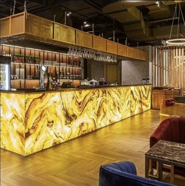 Quầy bar, nhà hàng: Tăng tính thẩm mỹ và đẳng cấp cho không gian dịch vụ.