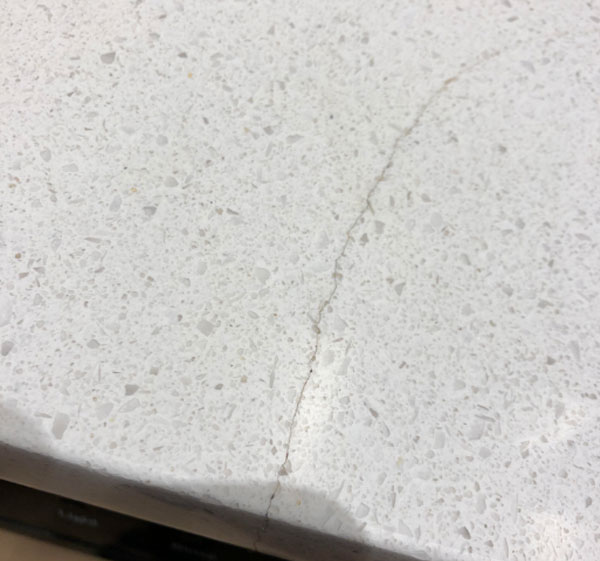 cắt đá bị mẻ