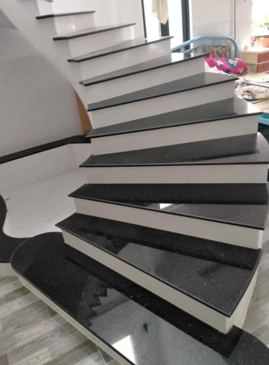 báo giá cầu thang đá đen cổ trắng