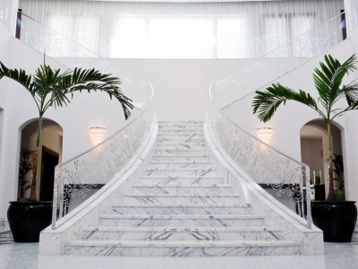 Cầu thang đá trắng vân mây - Đá ốp lát Cầu thang đá trắng vân mây