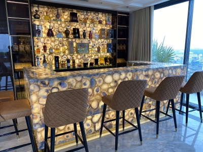 Biến quầy bar và bàn ăn thành điểm nhấn với đá ốp sang trọng Đá ốp quầy bar và bàn ăn