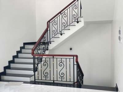 Cầu thang sắt ốp đá – Giải pháp bền đẹp cho mọi công trình Cầu thang sắt ốp đá – Giải pháp bền đẹp cho mọi công trình