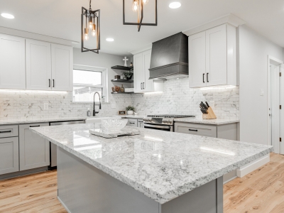 Tại sao nên chọn đá granite ốp bếp thay vì gạch hoặc kính Tại sao nên chọn đá granite ốp bếp thay vì gạch hoặc kính