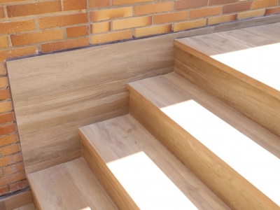 Cầu thang đá vân gỗ - Sự kết hợp giữa tự nhiên và hiện đại  Cầu thang đá vân gỗ - Sự kết hợp giữa tự nhiên và hiện đại