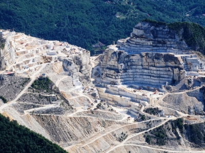 Mỏ đá marble Carrara ở Ý